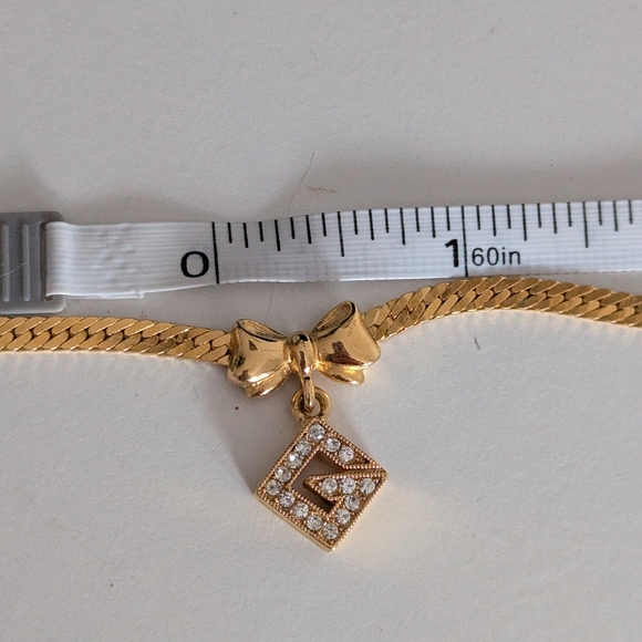 ❌ SOLD ❌ Givenchy rhinestone G gold necklace with ribbon - Picture 12 of 12